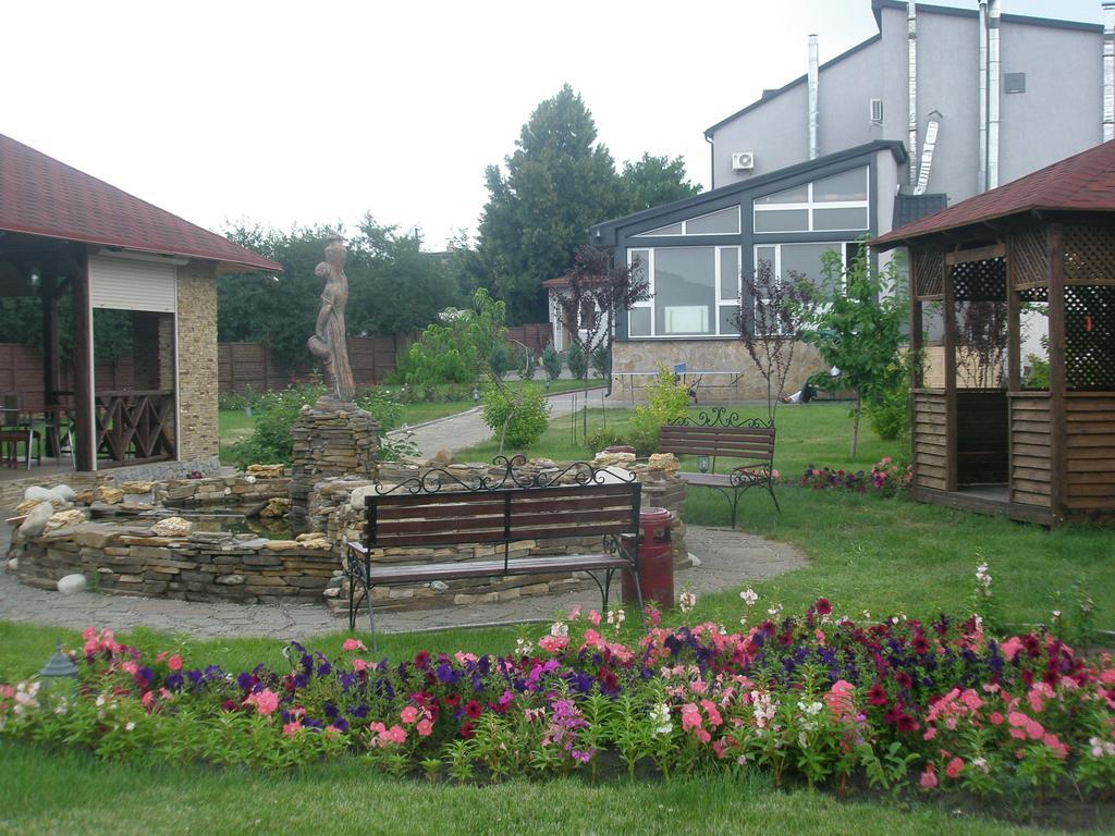 Hotel Grant Pesochin Exterior foto